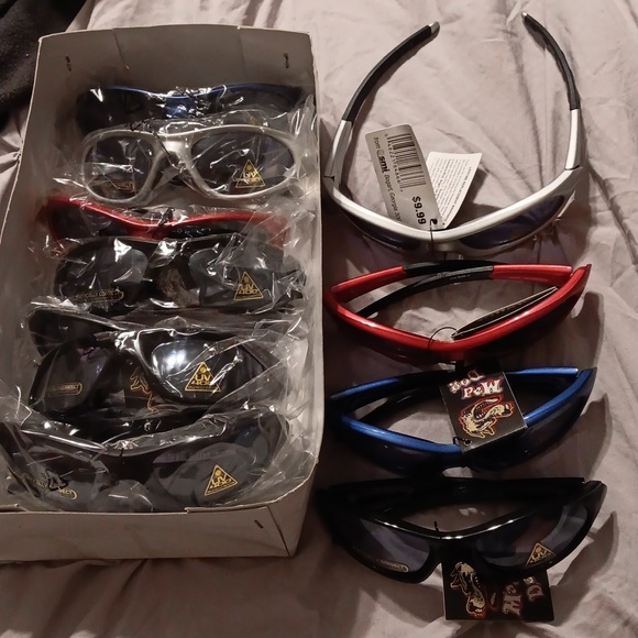 2 Boxes kids sunglasses 👓 NWT! 24 total!!! - Picture 1 of 6